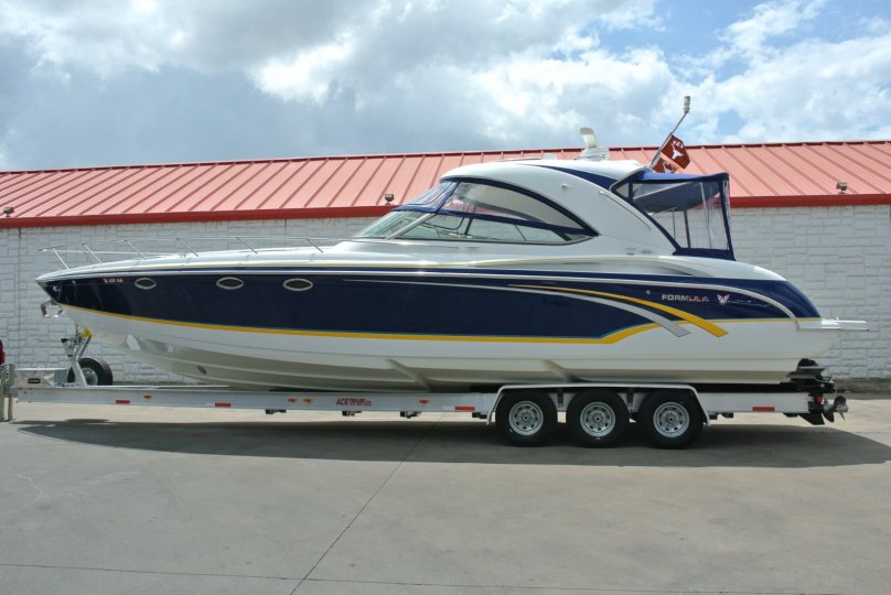 Катер Formula 330