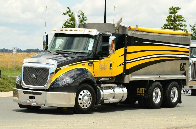 Грузовик Катерпиллер CT 660