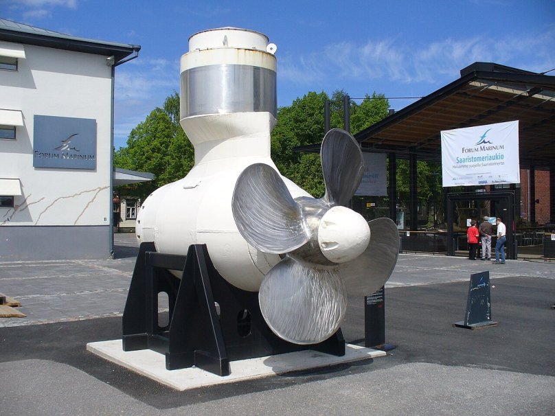 Винто-рулевая колонка судна азипод