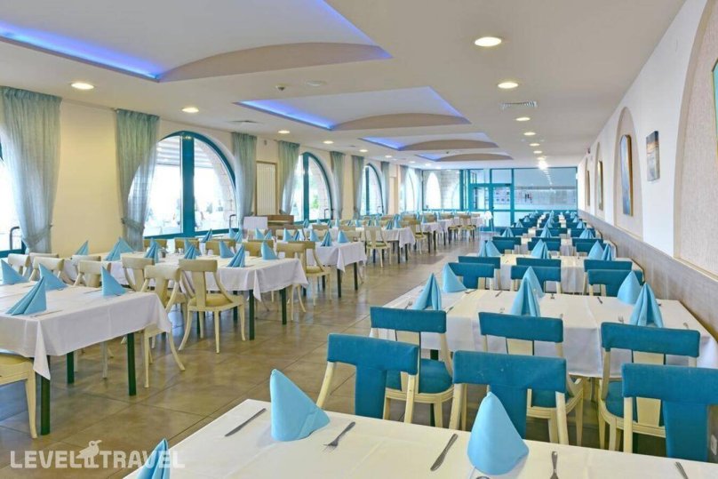 Берлин Голден Бич 4 золотые Пески столовая