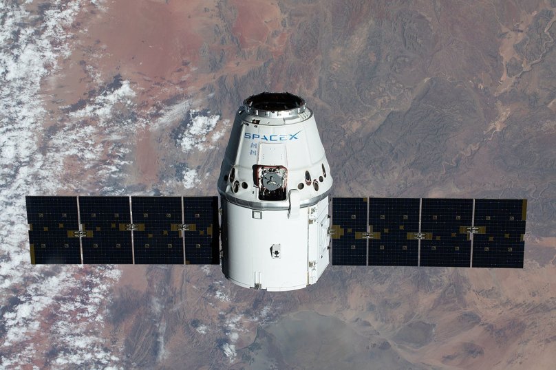 Космический корабль SPACEX Dragon