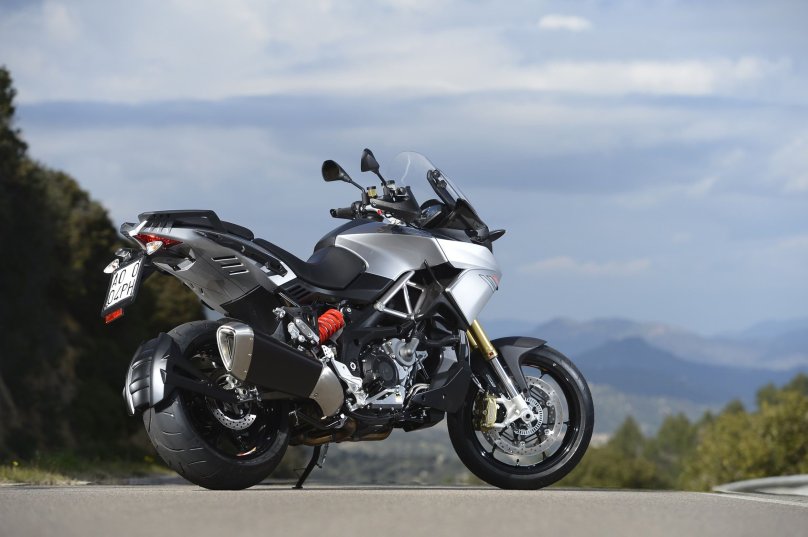 Априлия Капонорд 1200