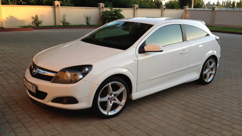 Opel Astra GTC 2008