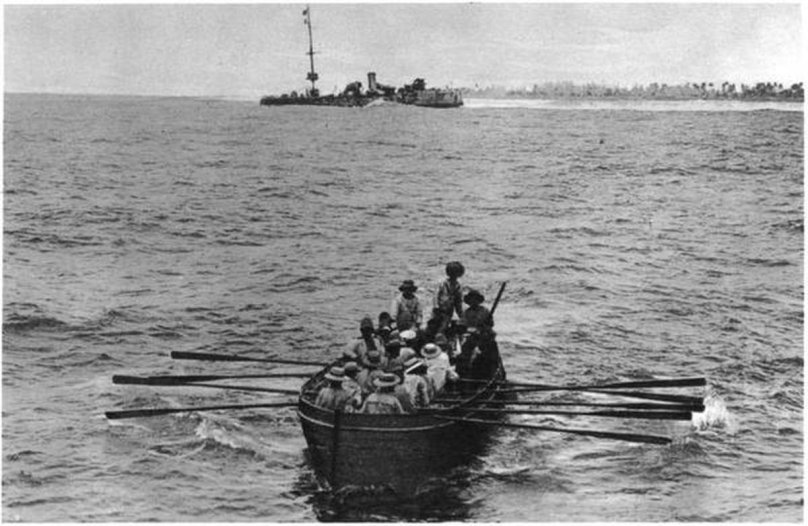 Матросы на шлюпке