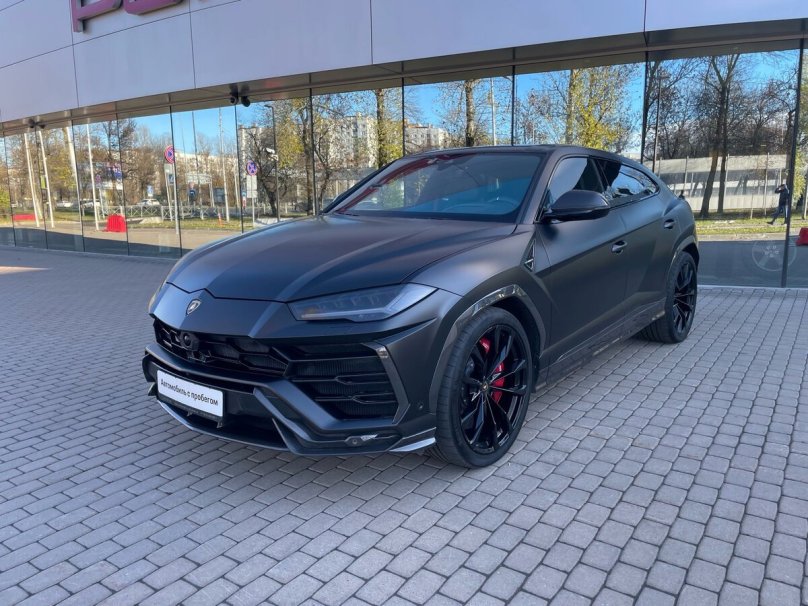 Ламборгини Урус 2021 черный