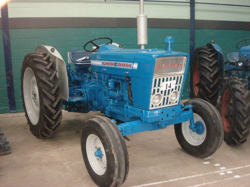 Tractor Bedford 4000