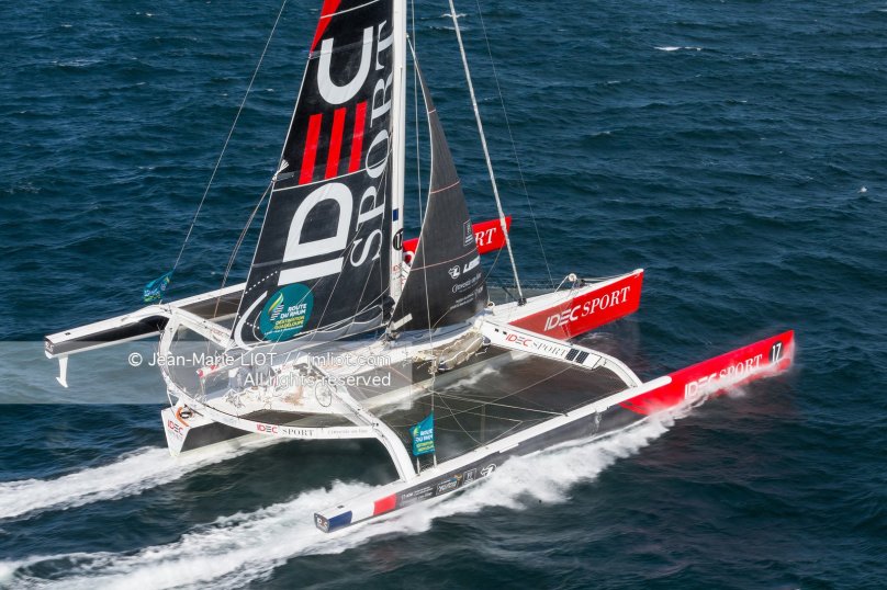 Гонки на парусных тримаранах