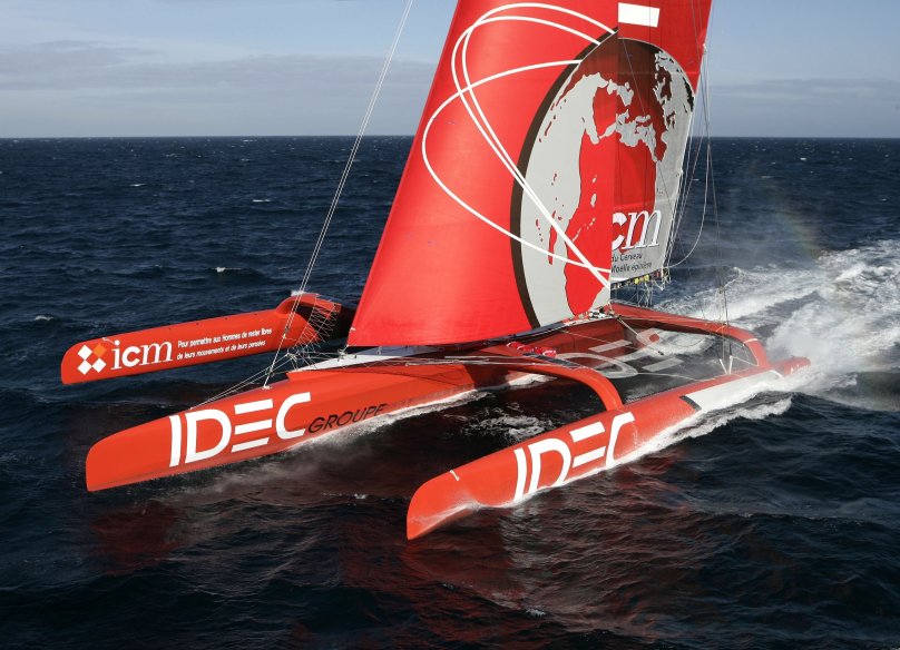 Спортивный парусный тримаран