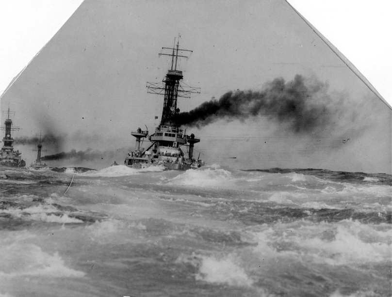 Линкор в шторм