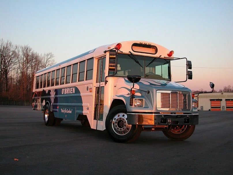 Фредлайнер автобус школьный