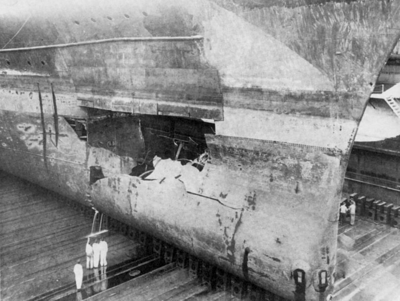 Линкор Гнейзенау в доке
