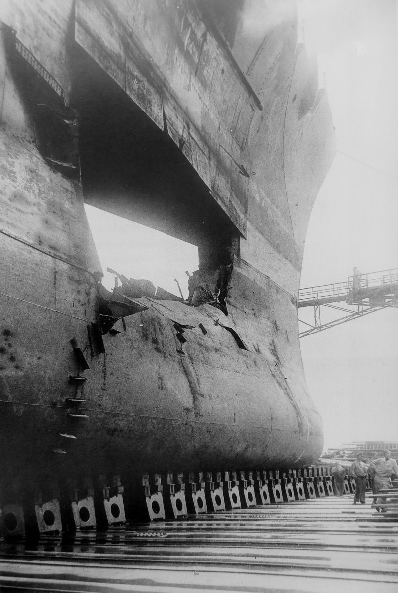 Линкор Гнейзенау повреждения