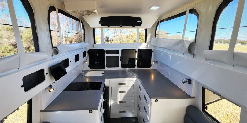 Дефендер Camper 6x6