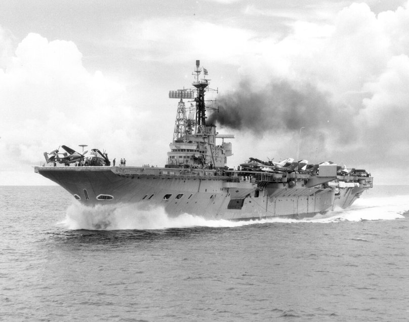 Авианосец HMS Eagle