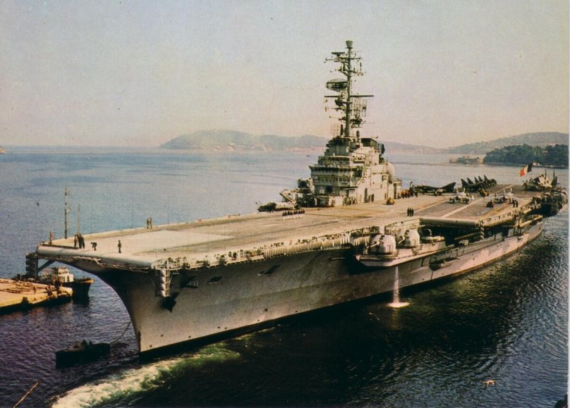 Французский «Клемансо» авианосец