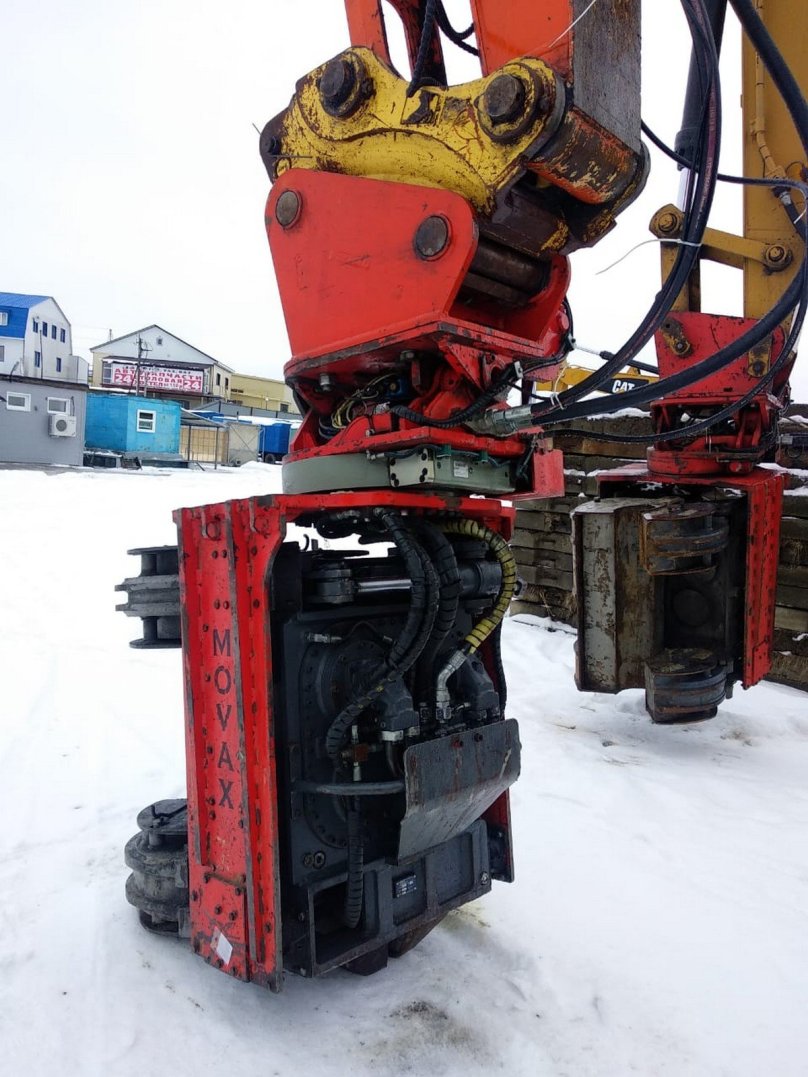 Вибропогружатель с боковым захватом Movax