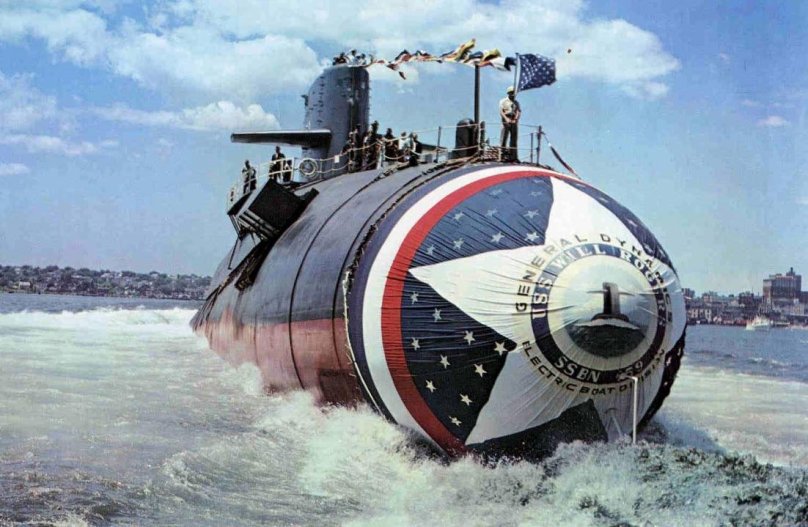 Атомная подводная лодка под водой