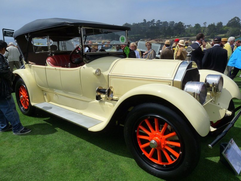 Pierce-arrow model 32 sedan (1920)