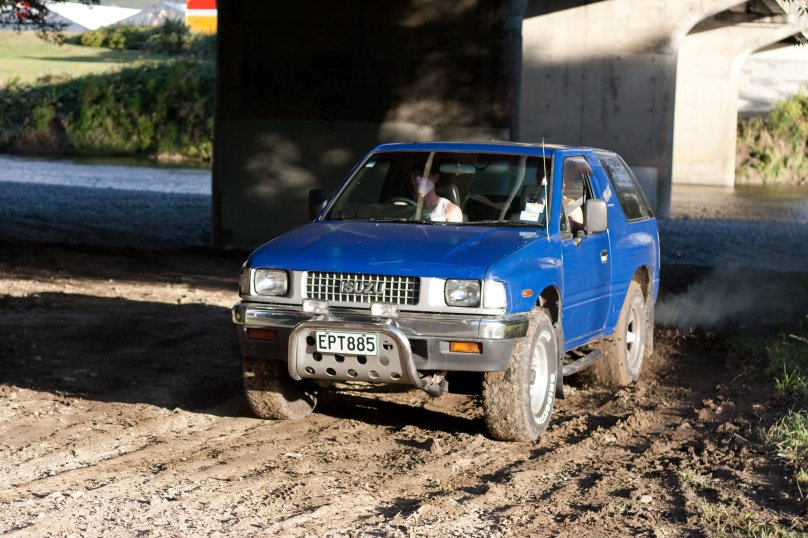 Исудзу му 1991 года привод передний левый