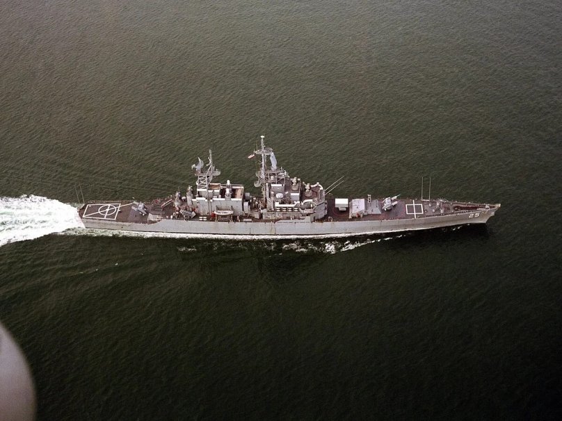 USS Bainbridge cgn25