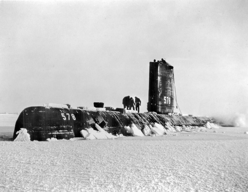 Впервые в истории подводная лодка достигла Северного полюса