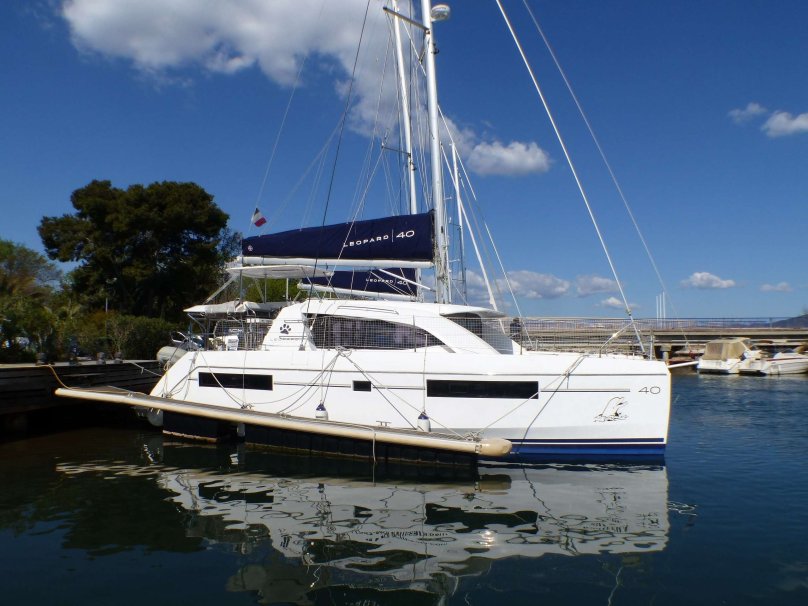Леопард 42 катамаран