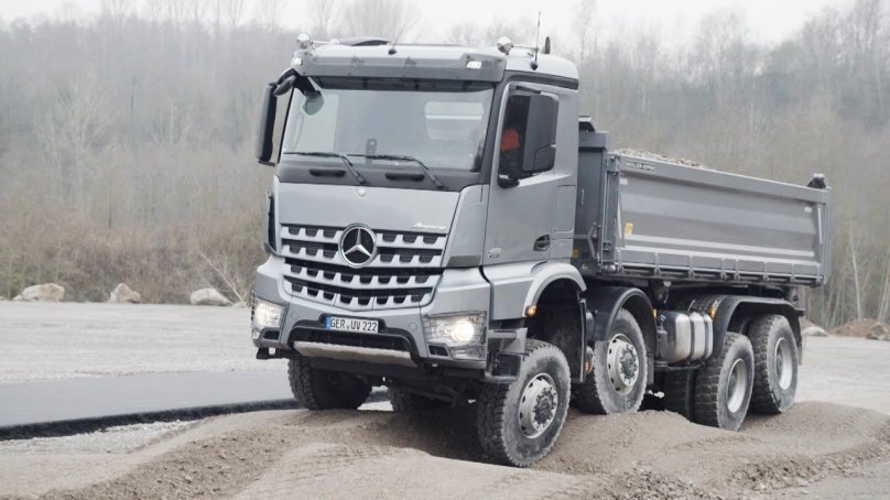Mercedes Arocs 8x8 тягач