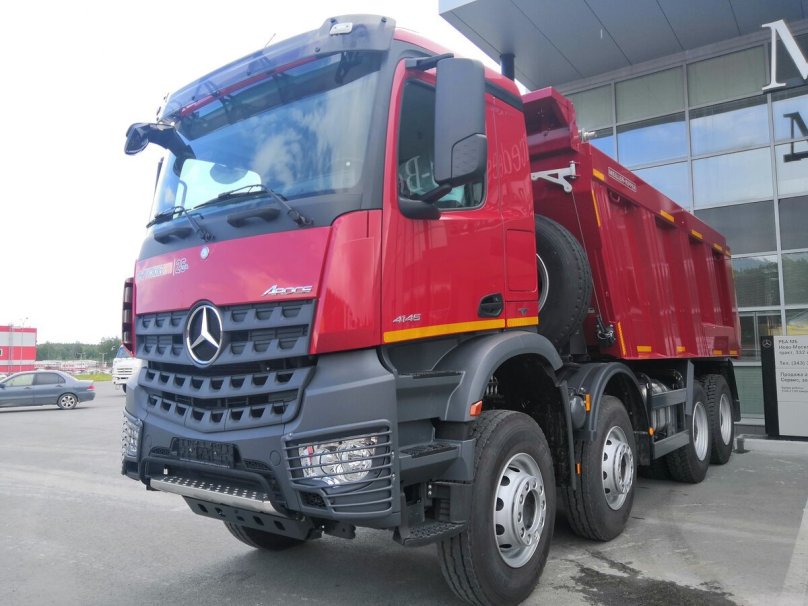 Мерседес Арокс 8х8 самосвал