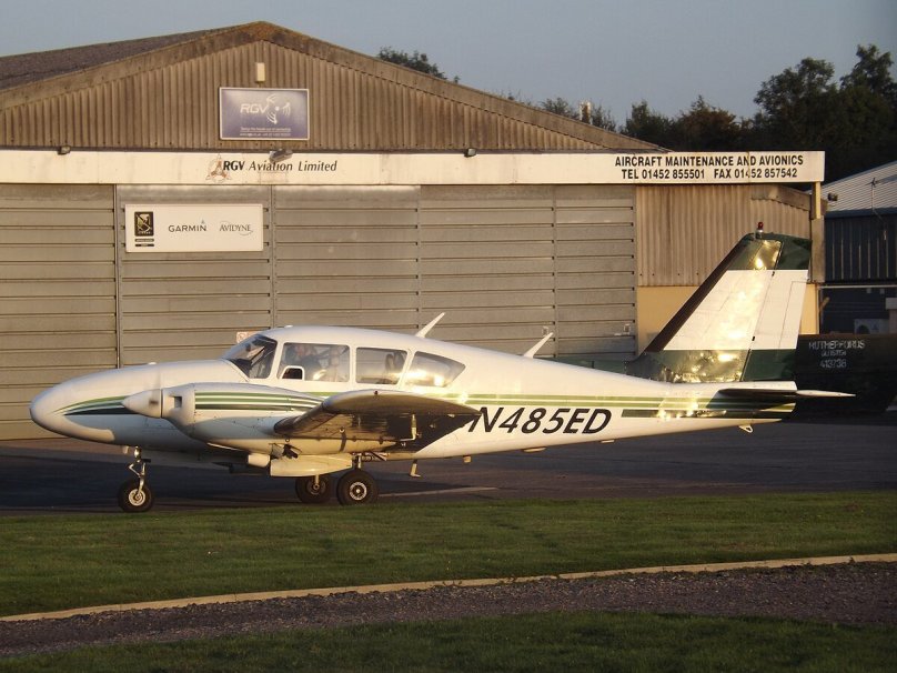 Самолет Пайпер Ацтек