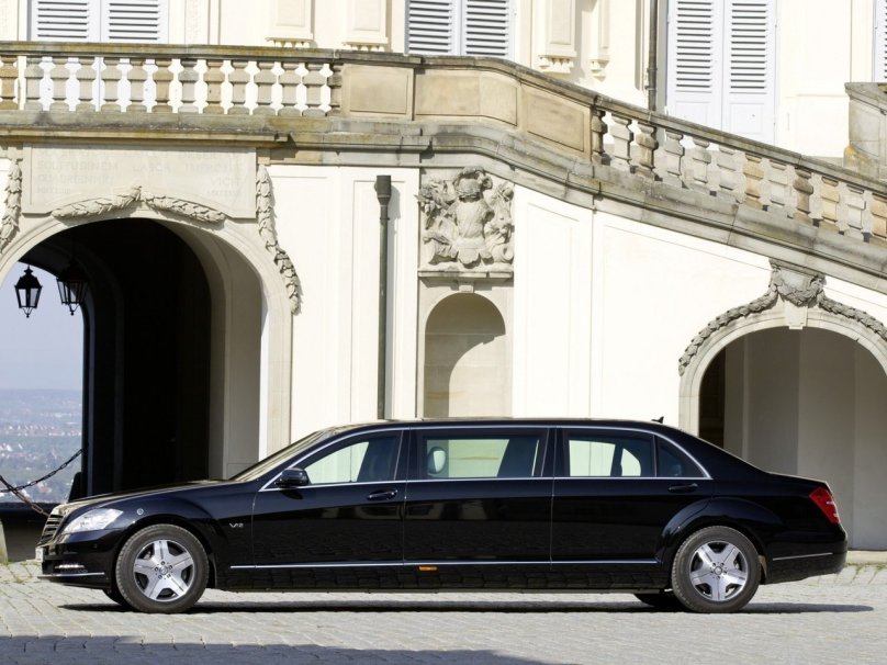 Мерседес Пульман 221