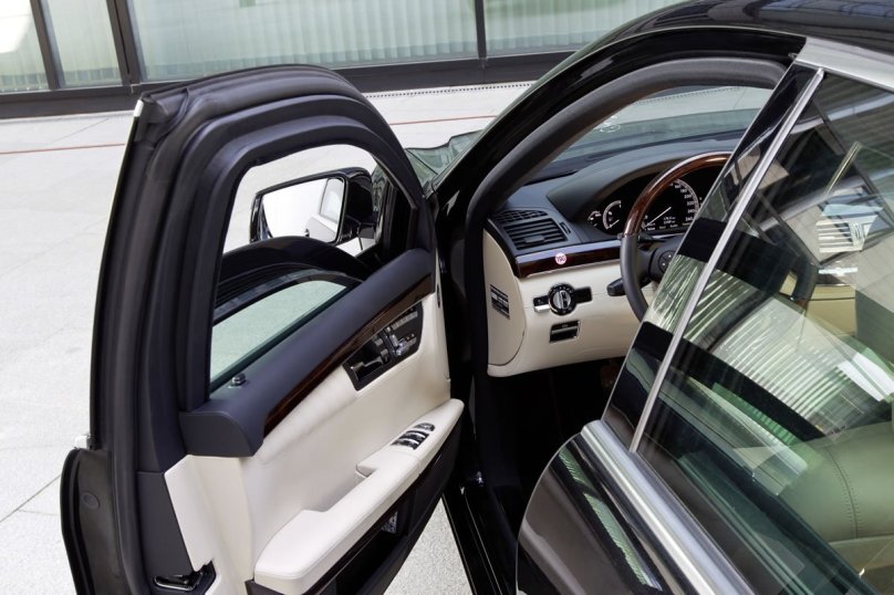 Mercedes Benz s600 Guard