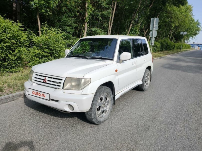 Mitsubishi Pajero io 2000