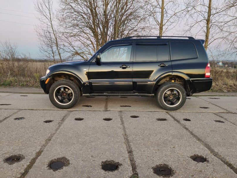 Mitsubishi Montero 2003