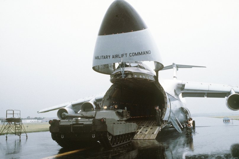 Самолет для перевозки танков