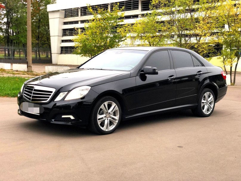 Мерседес-Бенц е-класс w212 черный