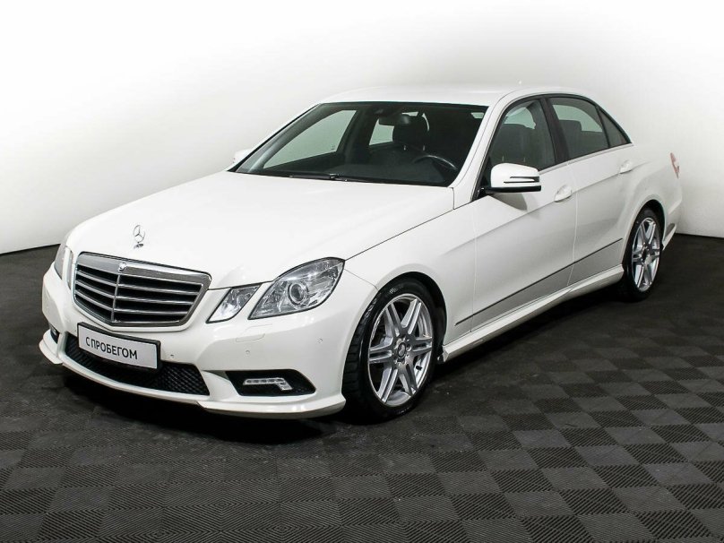 Мерседес Бенц е 212