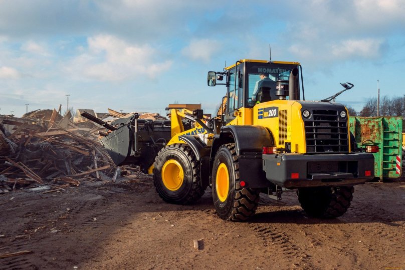 Фронтальный погрузчик Коматсу