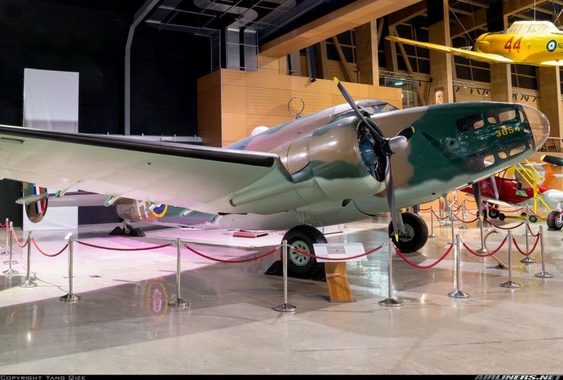 Самолет Хадсон фото