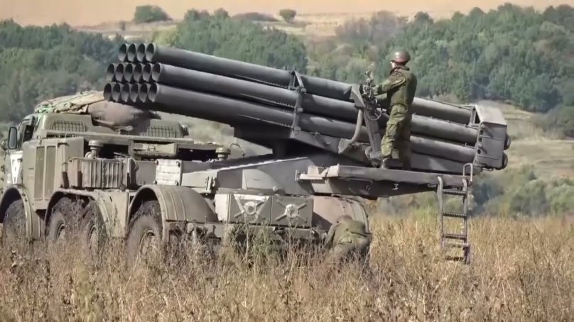 220-Мм реактивная система залпового огня БМ 9п140 «ураган»