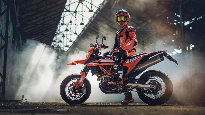 КТМ 690 Supermoto