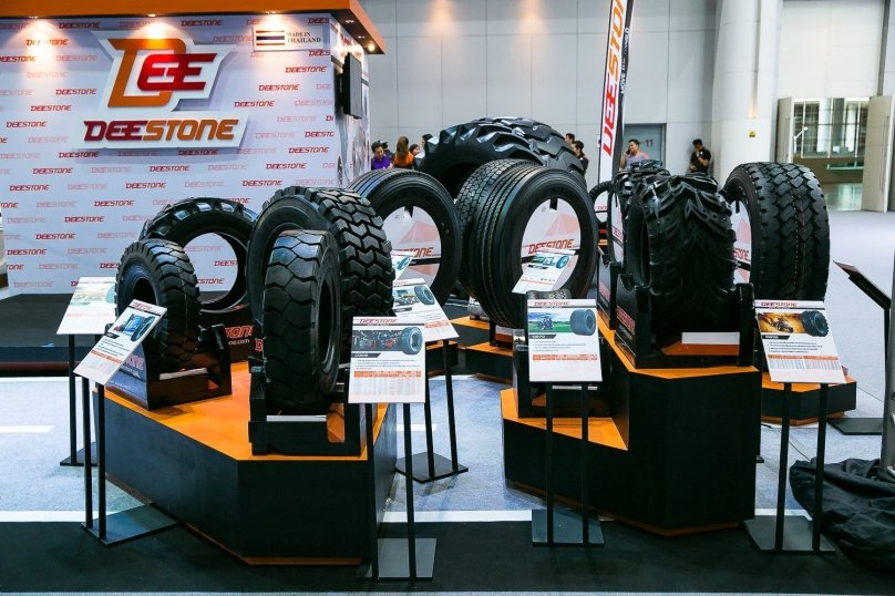 Deestone логотип