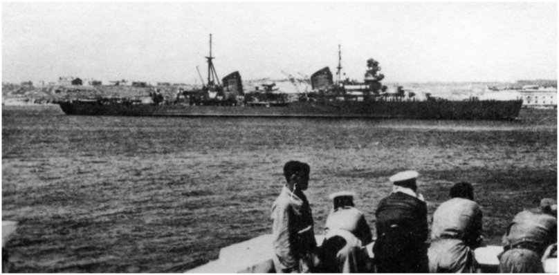 Моряки с крейсера Молотов