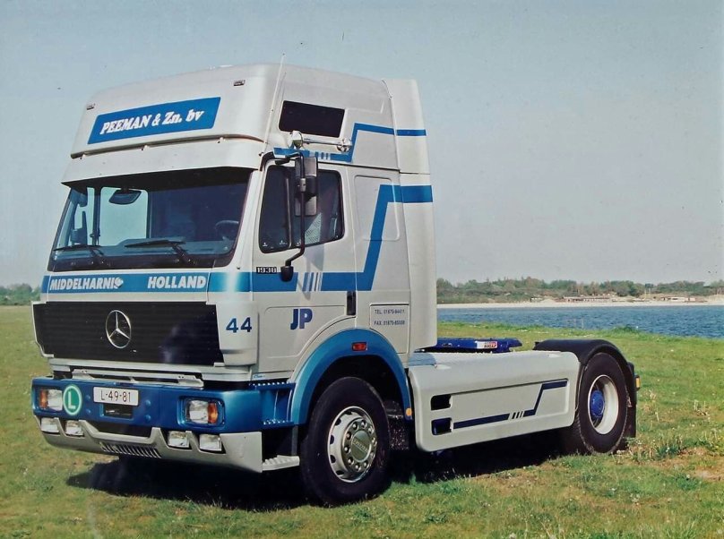 Мерседес Бенц 2435