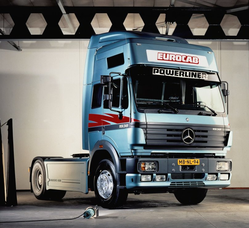 Мерседес Актрос 1838