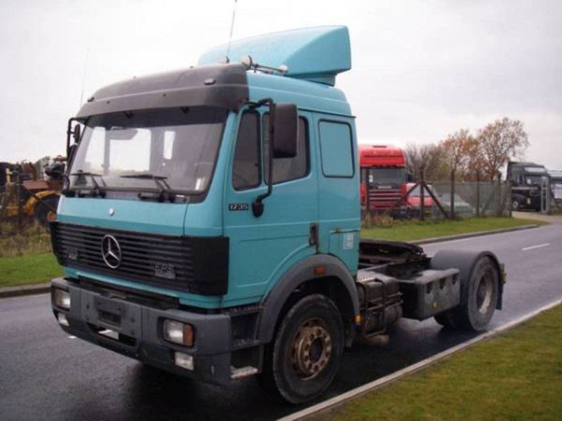 Седельный тягач Мерседес 1735