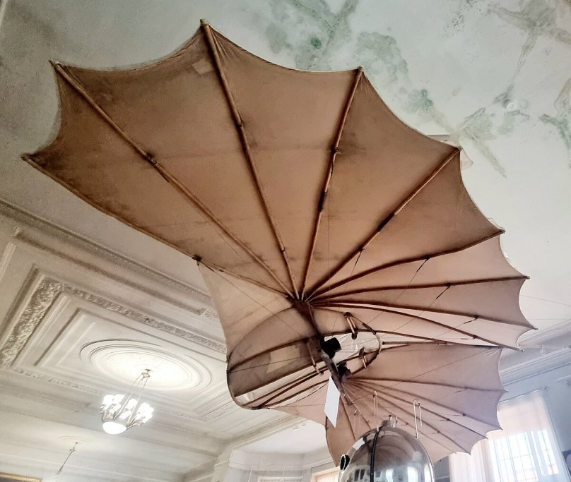 Планер Отто Лилиенталя в музее Жуковского