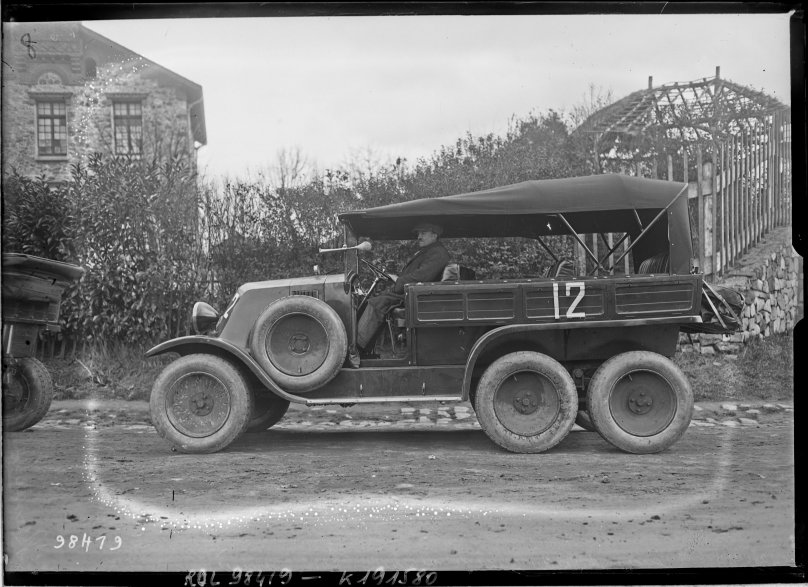 Renault 10cv Type MH 6x6 Sahara