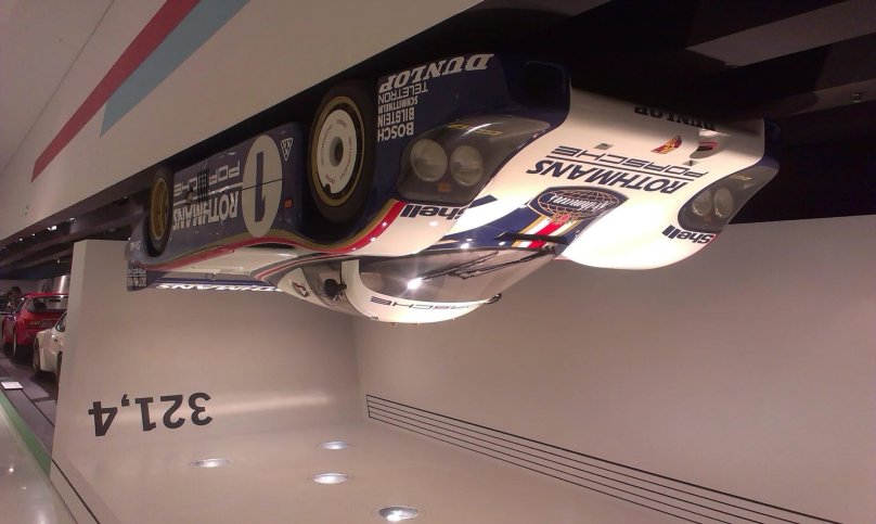 Порше по потолку