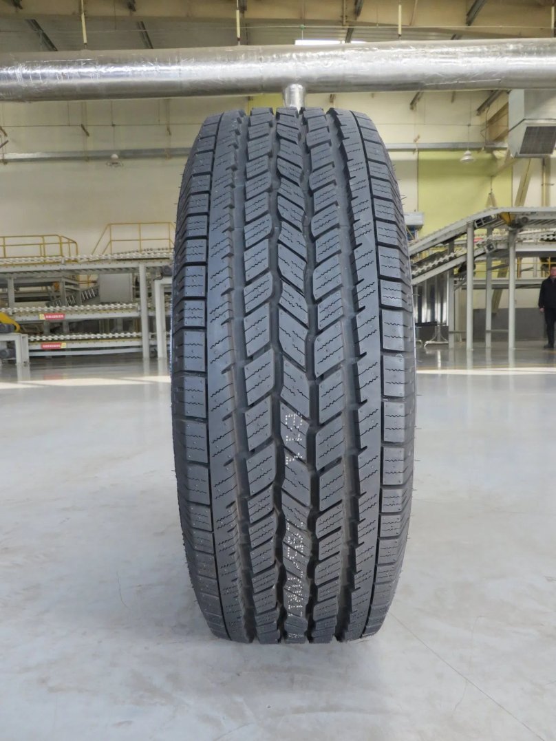 Duraturn Travia h/t 245/65 r17 107t