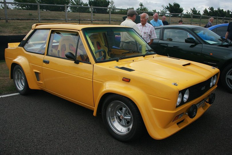 Fiat 131 stance